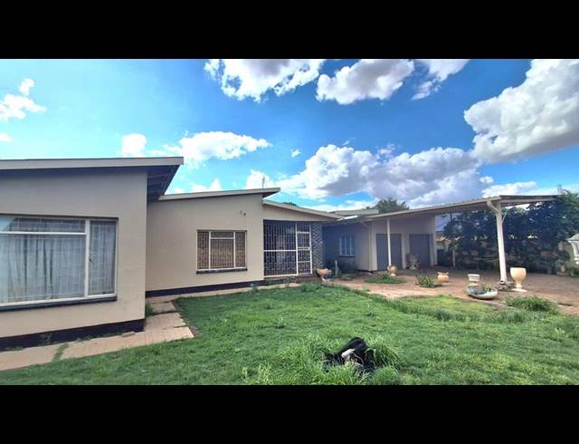 4 BEDROOM HOUSE FOR SALE IN MEYERHOF